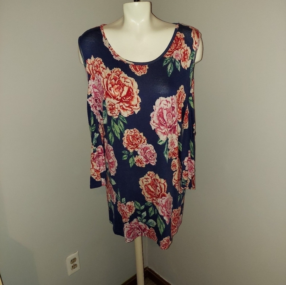 Boutique Women's Top ODDY brand. Size 2XL. Never Worn Cold Shoulder Top